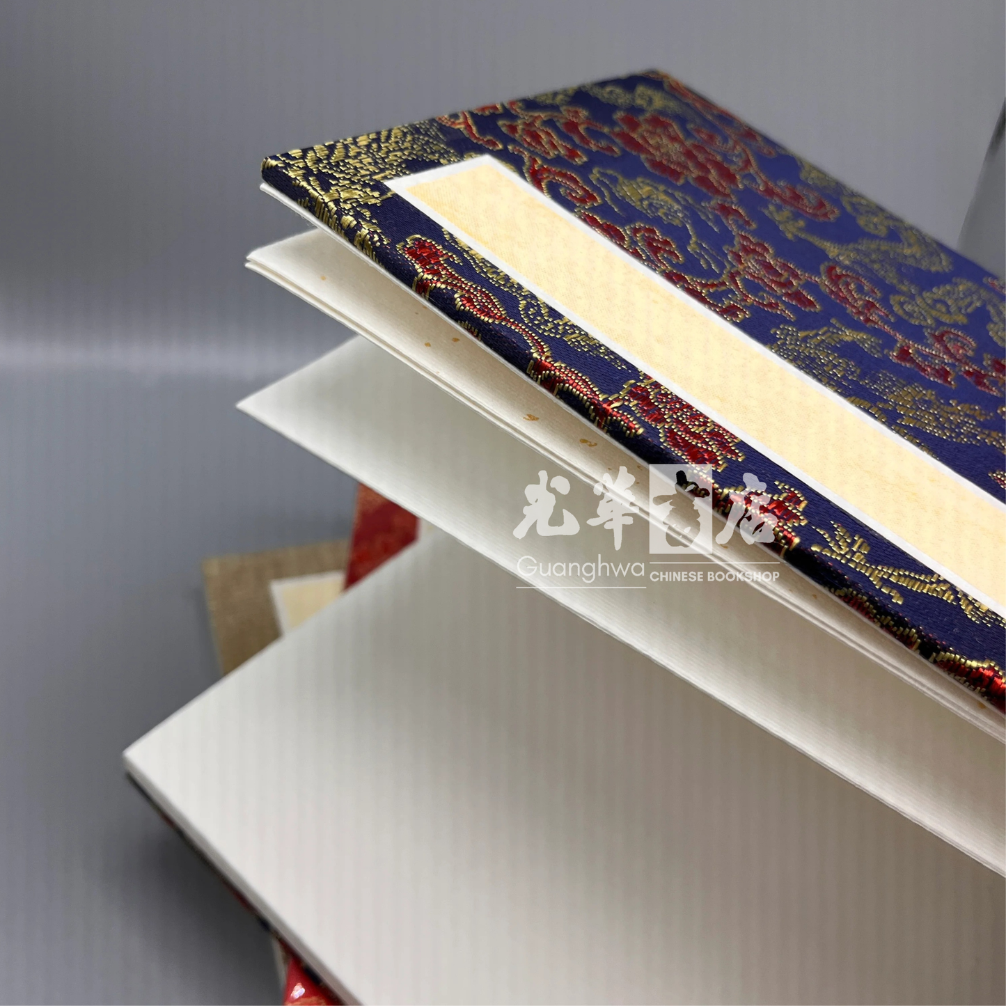 Traditional Chinese Silk-Brocade-Covered Treated Rice Paper Album 锦面熟宣素白册页
