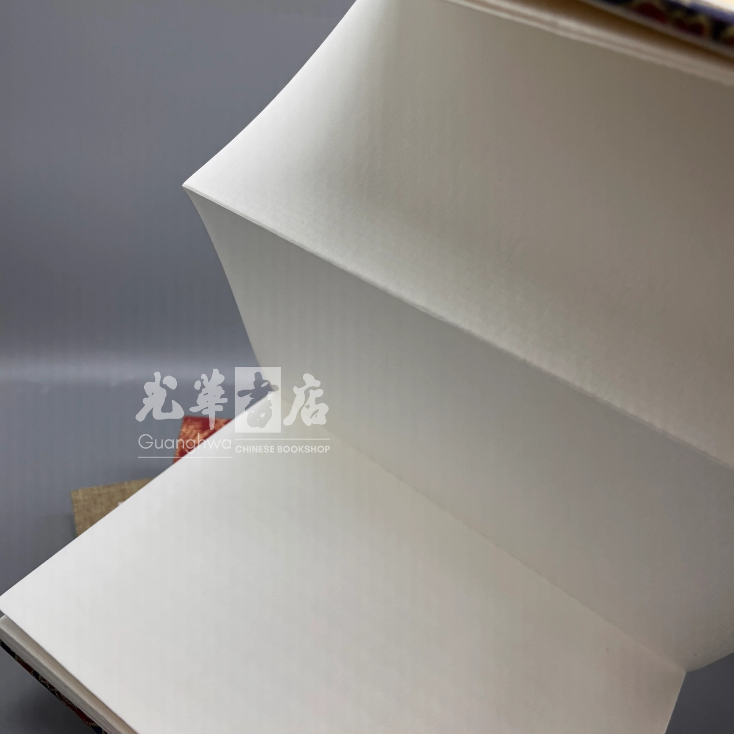 Traditional Chinese Silk-Brocade-Covered Treated Rice Paper Album 锦面熟宣素白册页
